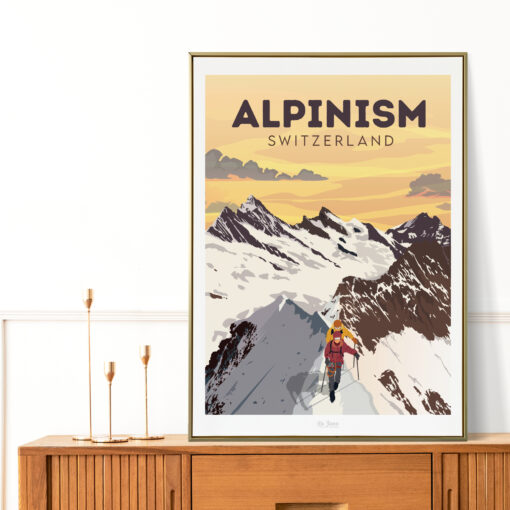 Affiche d'un alpiniste posée sur un meuble
